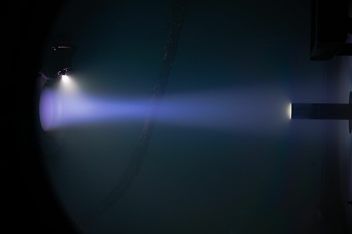 IOM Leipzig: Characterisation of an RF-excited broad beam ion source ...